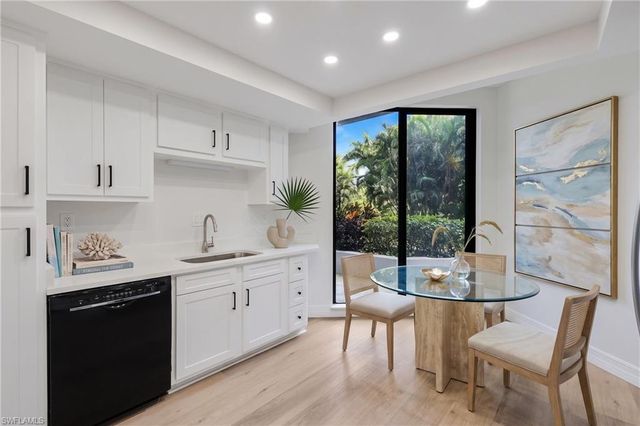 6075 Pelican Bay BLVD 104, Naples, FL 34108