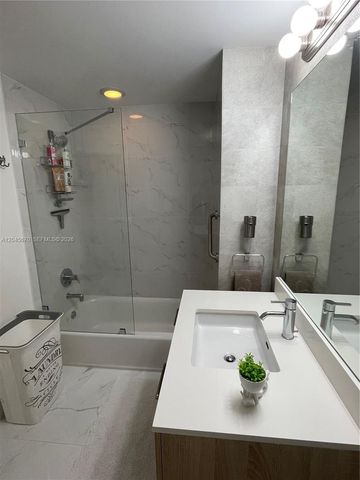 16385 Biscayne Blvd 2601, North Miami Beach, FL 33160
