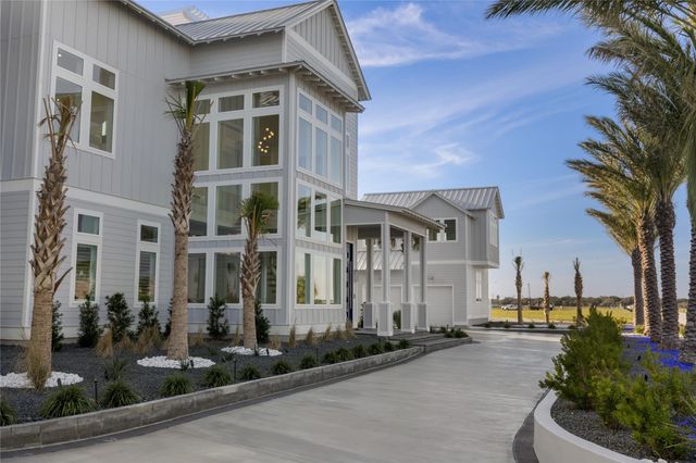 305 Estes DR, Rockport, TX 78382