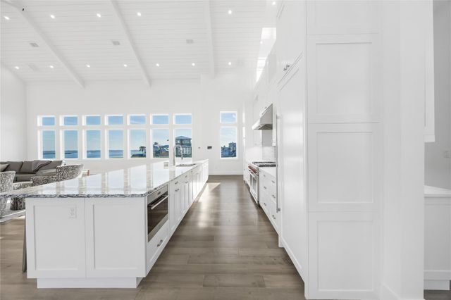 305 Estes DR, Rockport, TX 78382