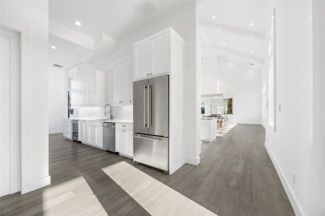 305 Estes DR, Rockport, TX 78382