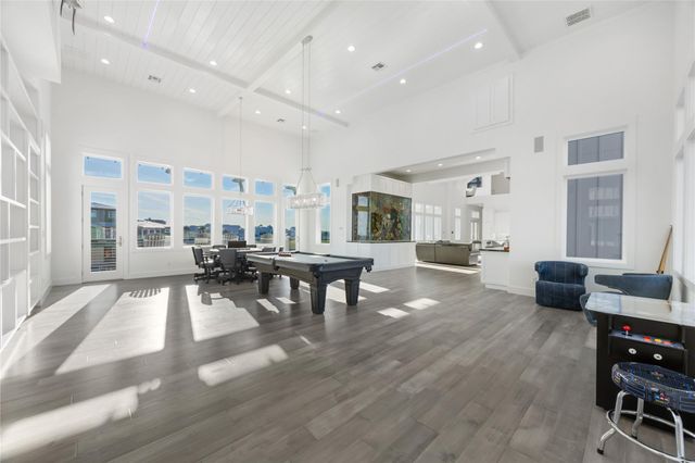 305 Estes DR, Rockport, TX 78382