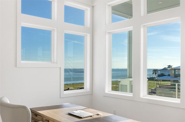 305 Estes DR, Rockport, TX 78382