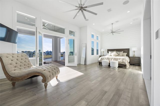 305 Estes DR, Rockport, TX 78382