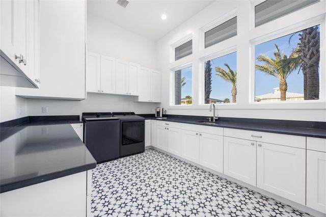 305 Estes DR, Rockport, TX 78382