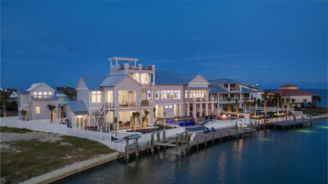 305 Estes DR, Rockport, TX 78382