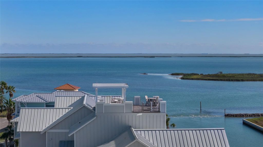 305 Estes DR, Rockport, TX 78382