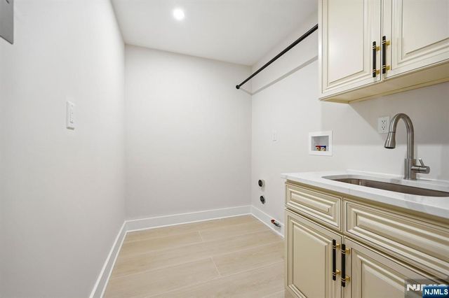 35 Sycamore Avenue, Livingston, NJ 07039