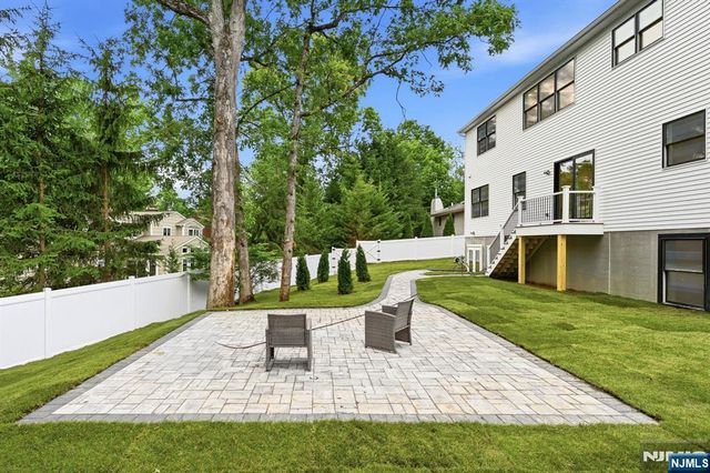 35 Sycamore Avenue, Livingston, NJ 07039