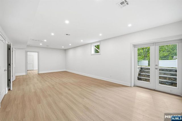 35 Sycamore Avenue, Livingston, NJ 07039