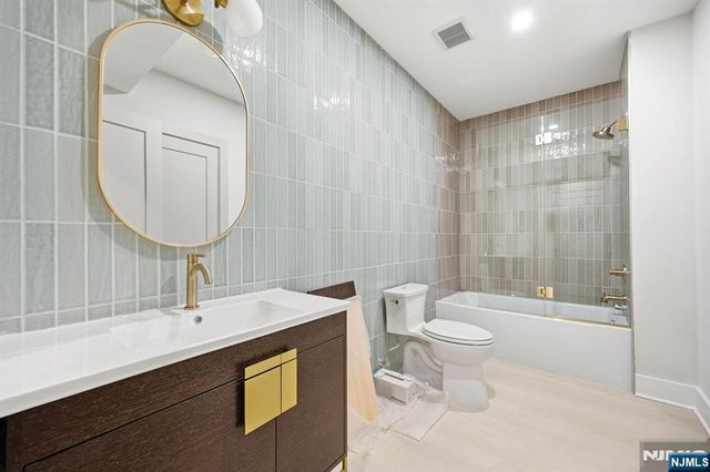 35 Sycamore Avenue, Livingston, NJ 07039