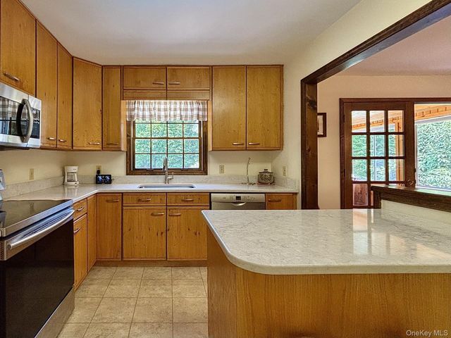 6 Kipsbergen Drive, Rhinebeck, NY 12572