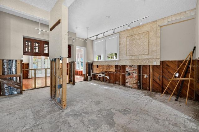 835 16TH AVENUE NE, St Petersburg, FL 33704