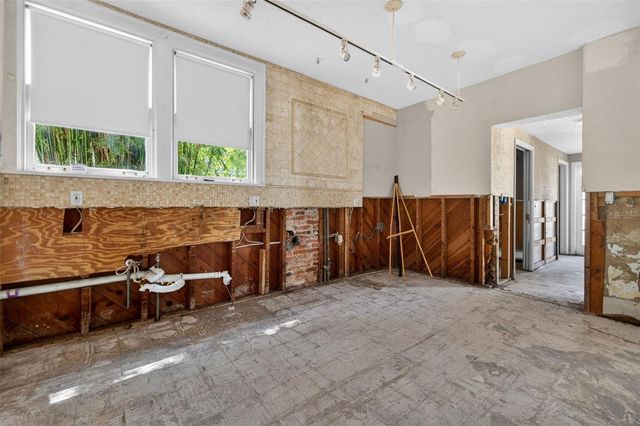 835 16TH AVENUE NE, St Petersburg, FL 33704