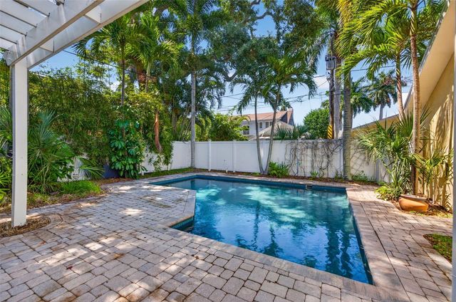 835 16TH AVENUE NE, St Petersburg, FL 33704