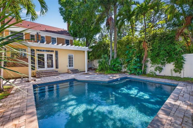 835 16TH AVENUE NE, St Petersburg, FL 33704