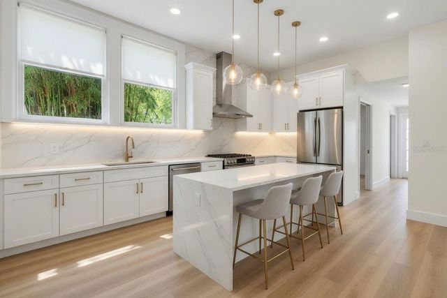 835 16TH AVENUE NE, St Petersburg, FL 33704