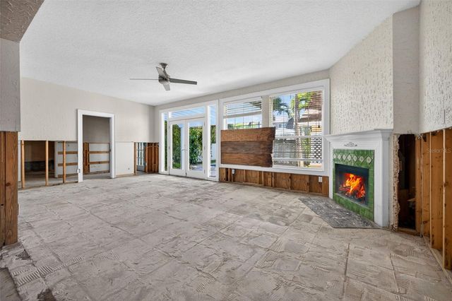 835 16TH AVENUE NE, St Petersburg, FL 33704