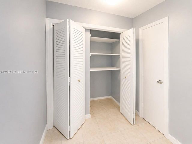 2400 NW 16th St Rd 407, Miami, FL 33125