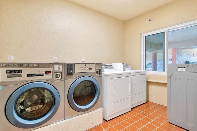 2400 NW 16th St Rd 407, Miami, FL 33125