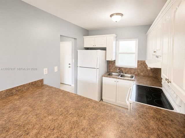 2400 NW 16th St Rd 407, Miami, FL 33125