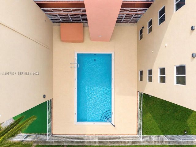2400 NW 16th St Rd 407, Miami, FL 33125