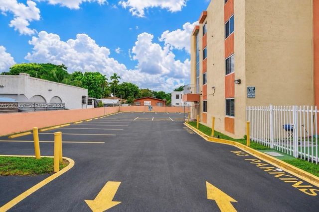 2400 NW 16th St Rd 407, Miami, FL 33125