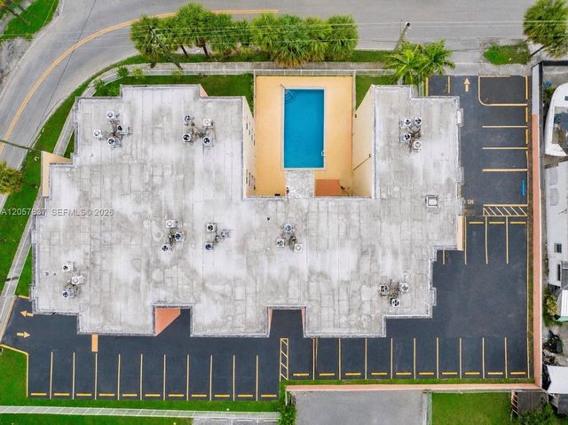 2400 NW 16th St Rd 407, Miami, FL 33125