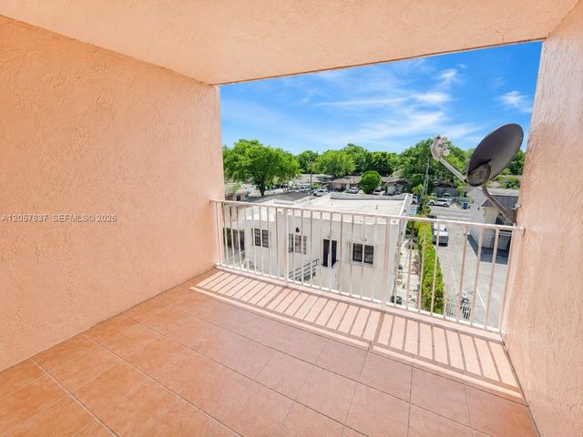 2400 NW 16th St Rd 407, Miami, FL 33125