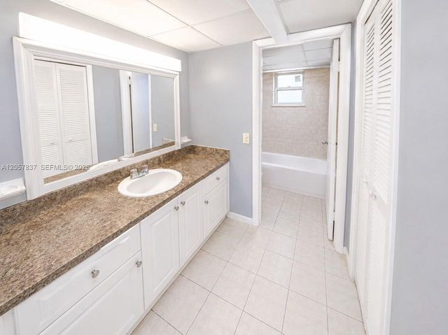 2400 NW 16th St Rd 407, Miami, FL 33125