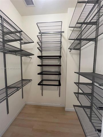 19501 W Country Club Dr 210, Aventura, FL 33180