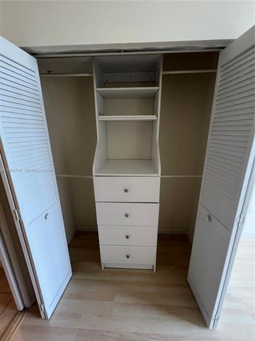 19501 W Country Club Dr 210, Aventura, FL 33180