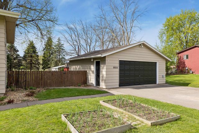 9055 Jamaca Court N, Lake Elmo, MN 55042