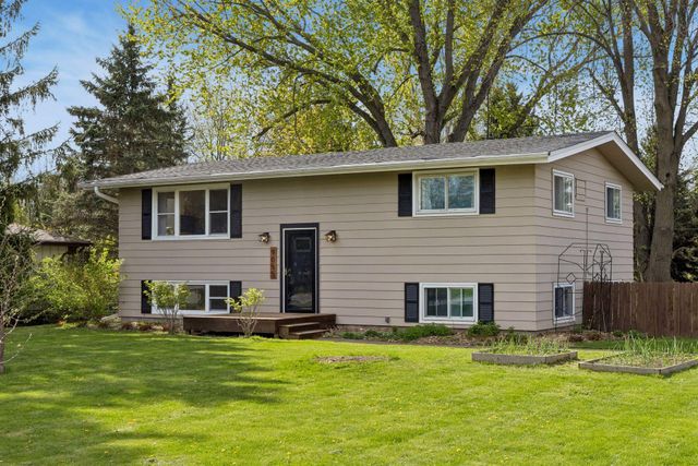 9055 Jamaca Court N, Lake Elmo, MN 55042