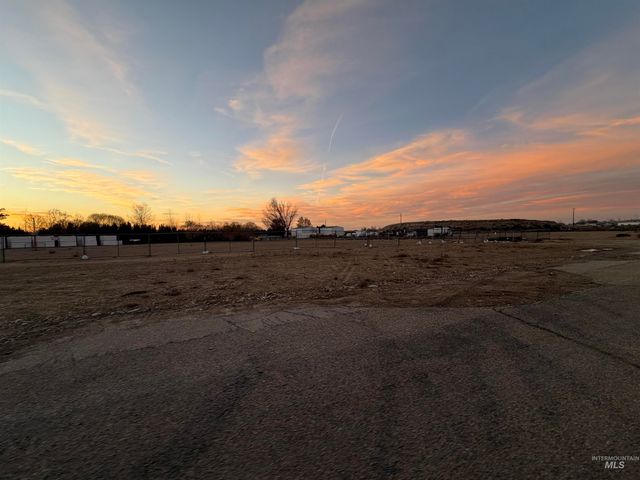 21451 & 21677 Chicago St, Caldwell, ID 83607