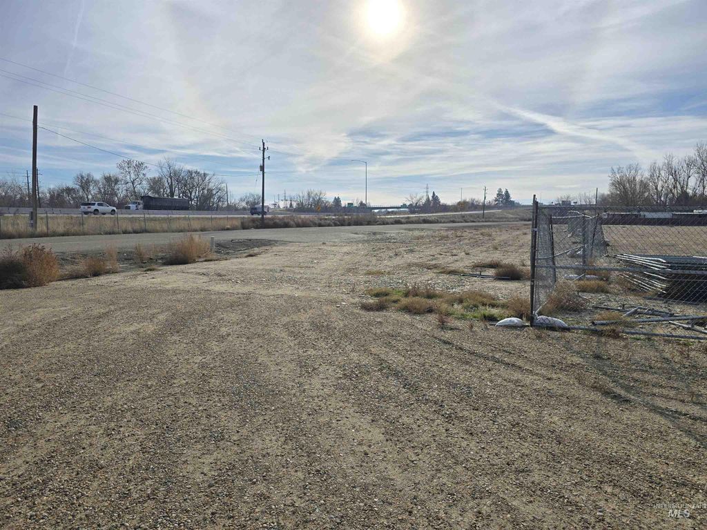 21451 & 21677 Chicago St, Caldwell, ID 83607 photo 4