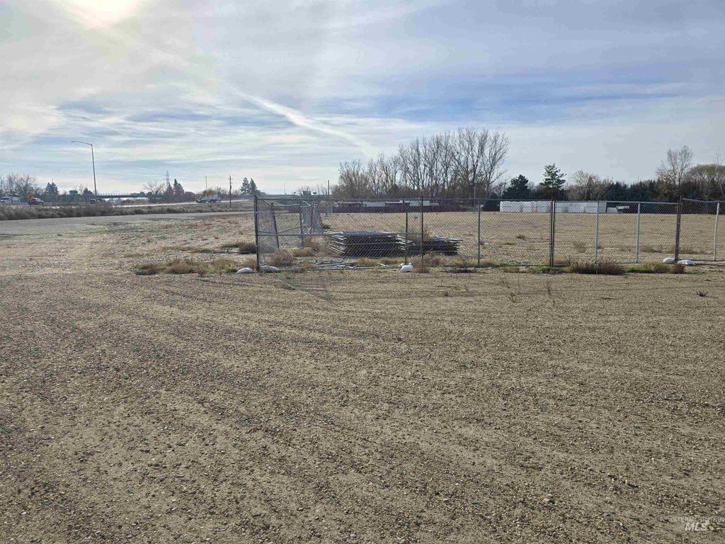 21451 & 21677 Chicago St, Caldwell, ID 83607 photo 6