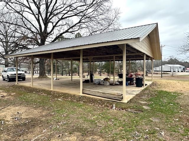 390 PYBURN DR, Savannah, TN 38372