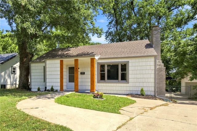 1347 S Hocker Avenue, Independence, MO 64055