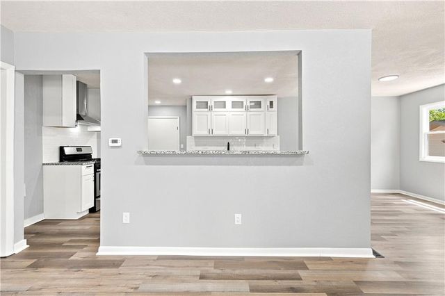 1347 S Hocker Avenue, Independence, MO 64055