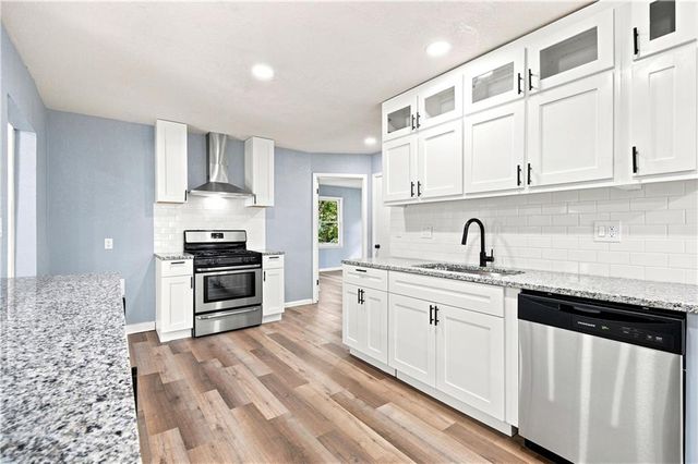 1347 S Hocker Avenue, Independence, MO 64055