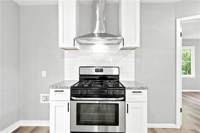1347 S Hocker Avenue, Independence, MO 64055