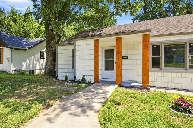 1347 S Hocker Avenue, Independence, MO 64055