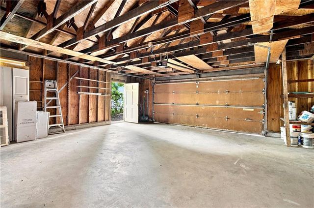 1347 S Hocker Avenue, Independence, MO 64055