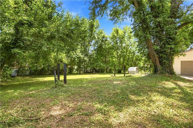 1347 S Hocker Avenue, Independence, MO 64055