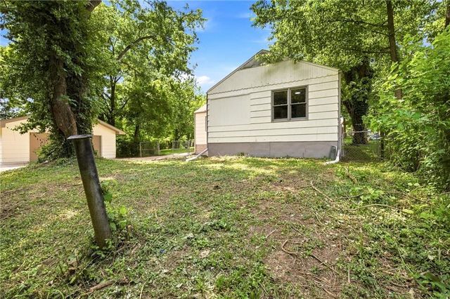 1347 S Hocker Avenue, Independence, MO 64055