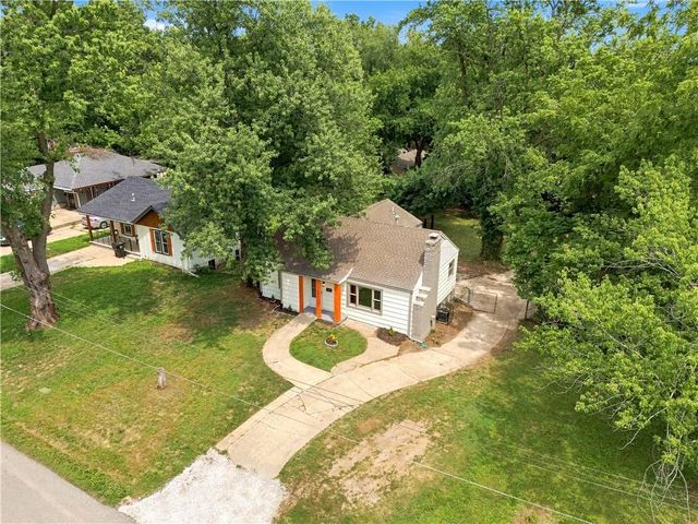 1347 S Hocker Avenue, Independence, MO 64055