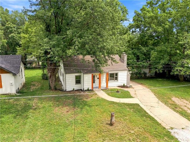 1347 S Hocker Avenue, Independence, MO 64055