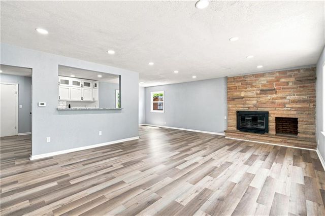 1347 S Hocker Avenue, Independence, MO 64055