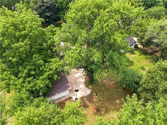 1347 S Hocker Avenue, Independence, MO 64055